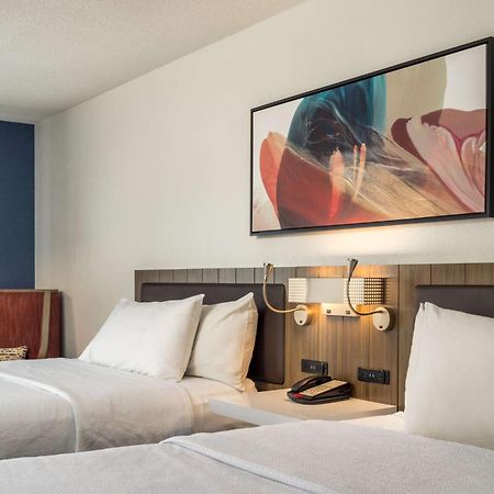Hilton Garden Inn Oakbrook Terrace Exterior photo