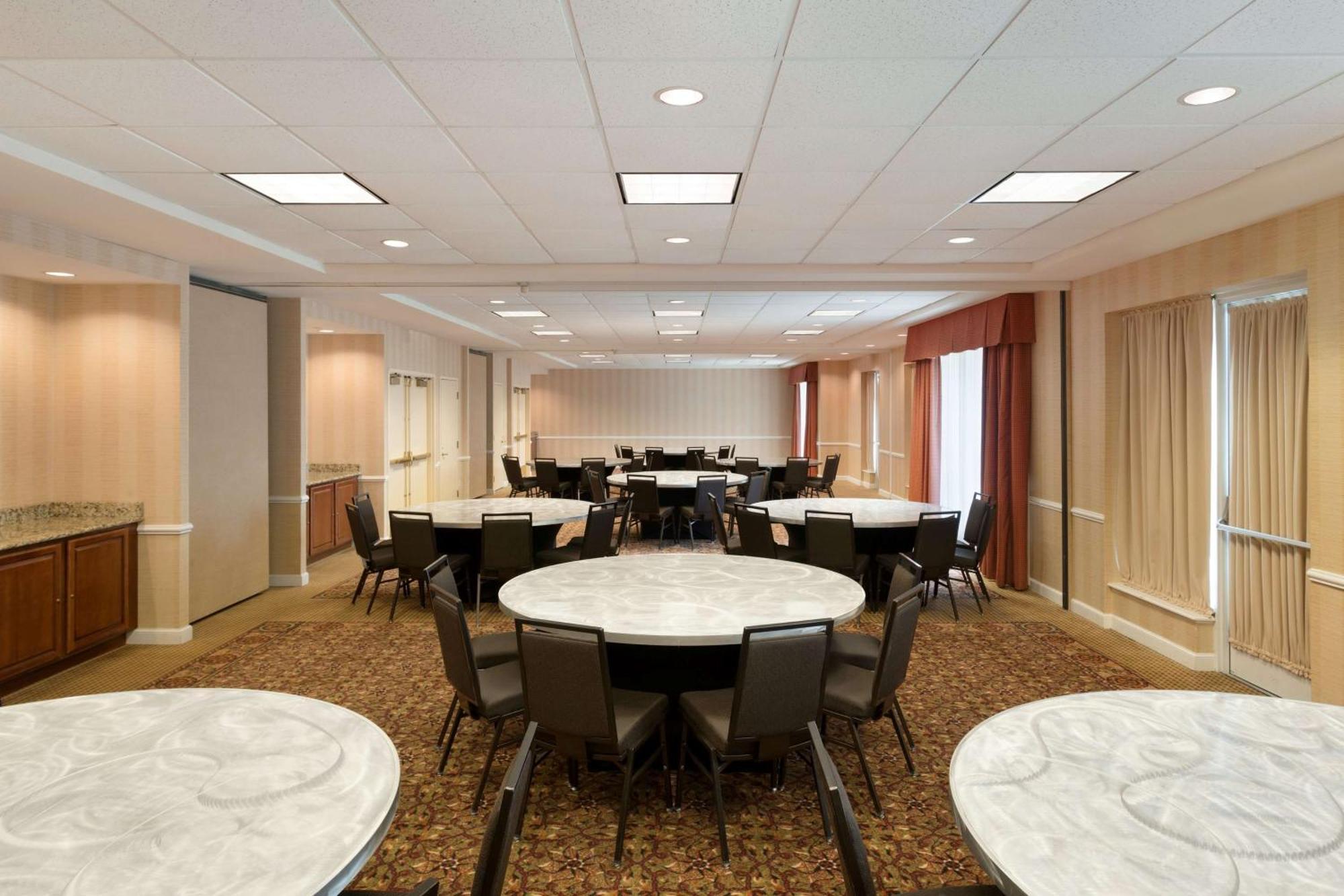 Hilton Garden Inn Oakbrook Terrace Exterior photo