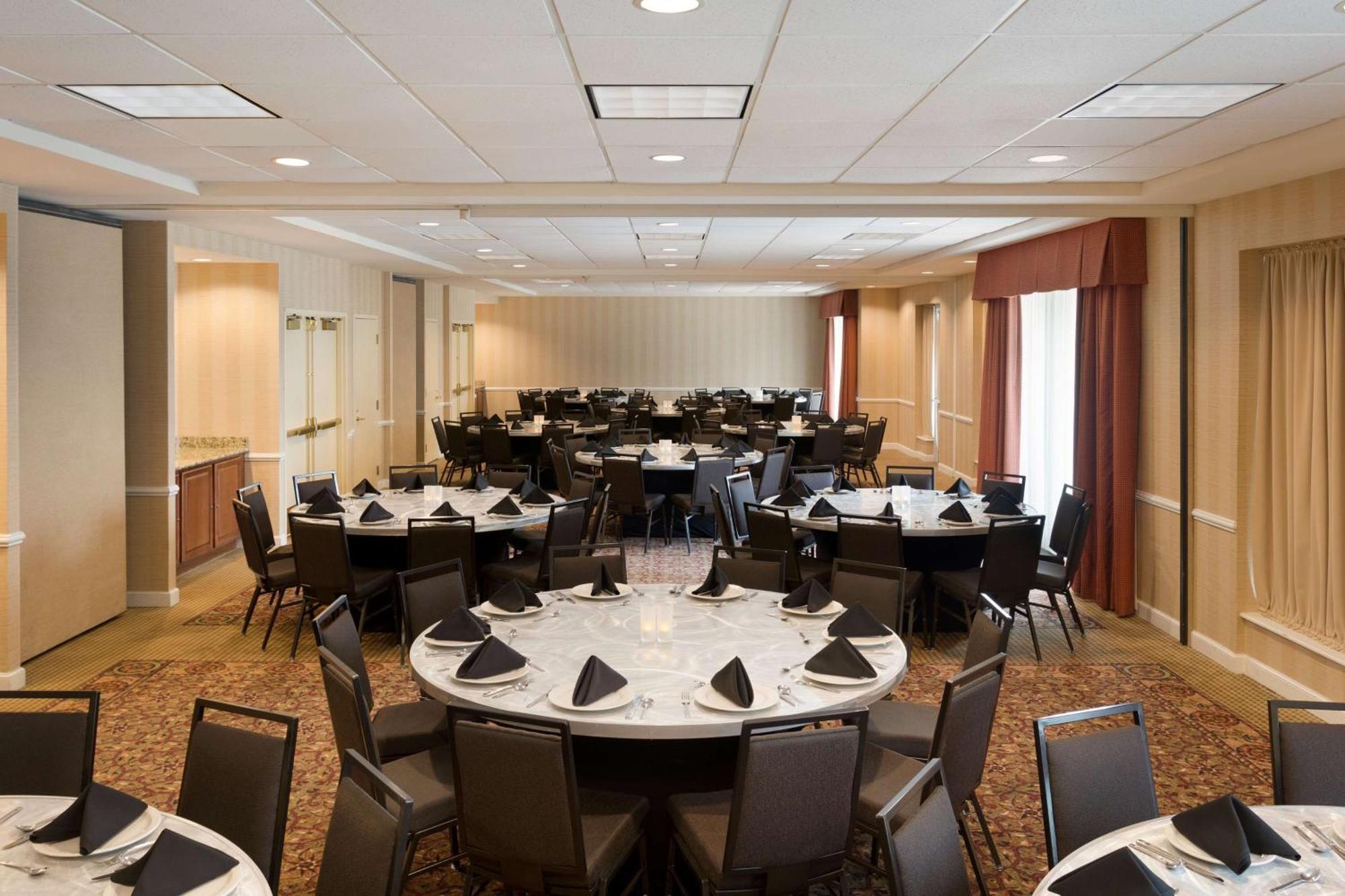 Hilton Garden Inn Oakbrook Terrace Exterior photo