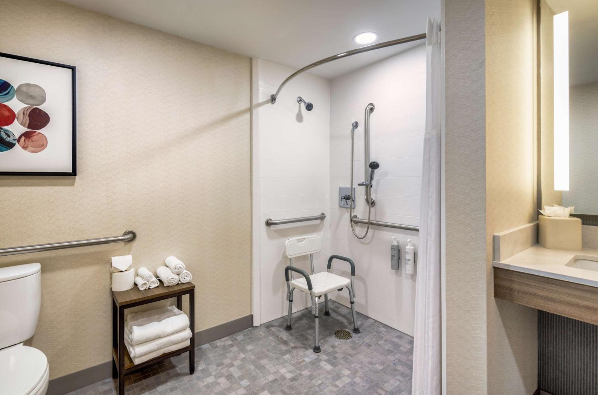 Hilton Garden Inn Oakbrook Terrace Exterior photo