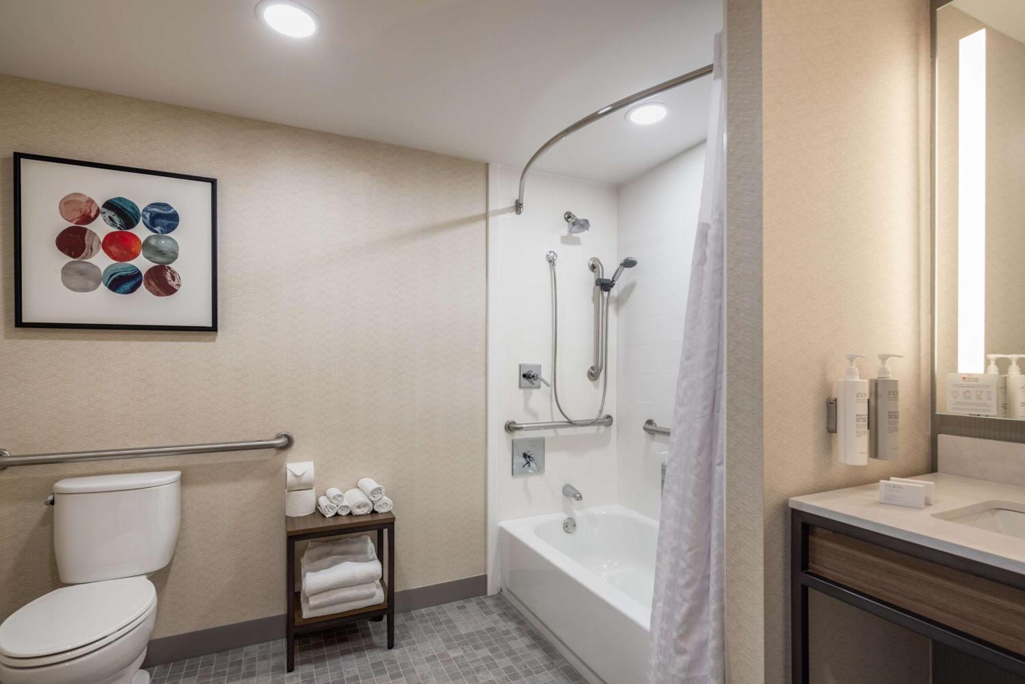 Hilton Garden Inn Oakbrook Terrace Exterior photo