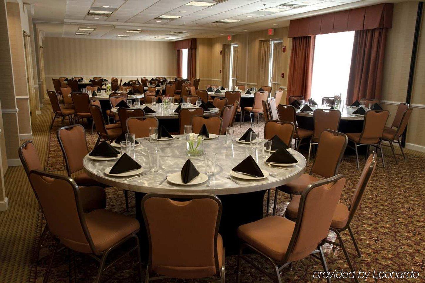 Hilton Garden Inn Oakbrook Terrace Exterior photo